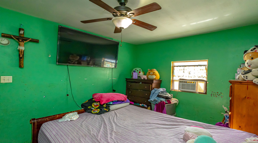 404 E Musser St, LAREDO, Texas 78040, 2 Bedrooms Bedrooms, 11 Rooms Rooms,3 BathroomsBathrooms,Residential,For Sale,404 E Musser St,20261310