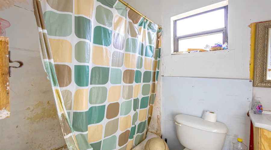 404 E Musser St, LAREDO, Texas 78040, 2 Bedrooms Bedrooms, 11 Rooms Rooms,3 BathroomsBathrooms,Residential,For Sale,404 E Musser St,20261310