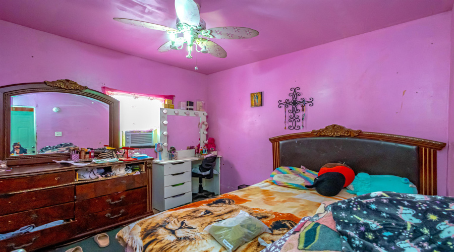 404 E Musser St, LAREDO, Texas 78040, 2 Bedrooms Bedrooms, 11 Rooms Rooms,3 BathroomsBathrooms,Residential,For Sale,404 E Musser St,20261310