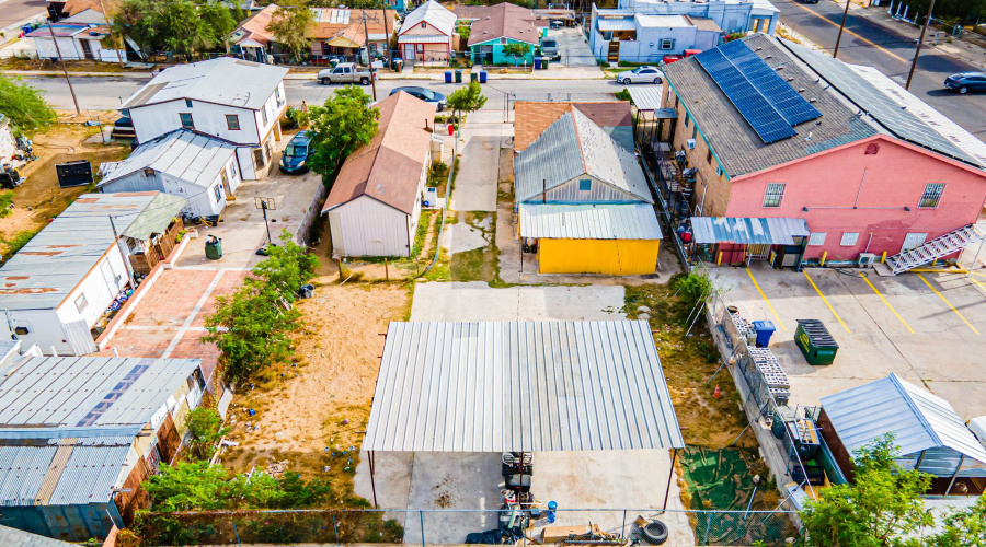 404 E Musser St, LAREDO, Texas 78040, 2 Bedrooms Bedrooms, 11 Rooms Rooms,3 BathroomsBathrooms,Residential,For Sale,404 E Musser St,20261310