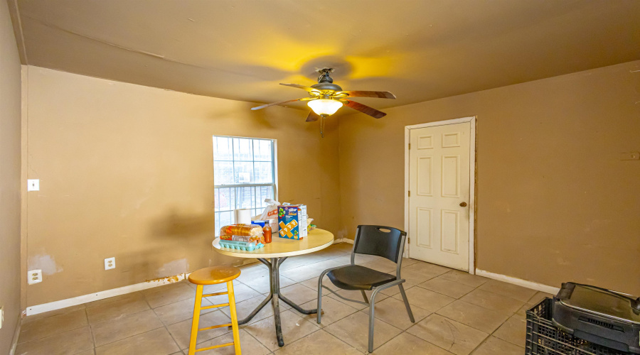 404 E Musser St, LAREDO, Texas 78040, 2 Bedrooms Bedrooms, 11 Rooms Rooms,3 BathroomsBathrooms,Residential,For Sale,404 E Musser St,20261310