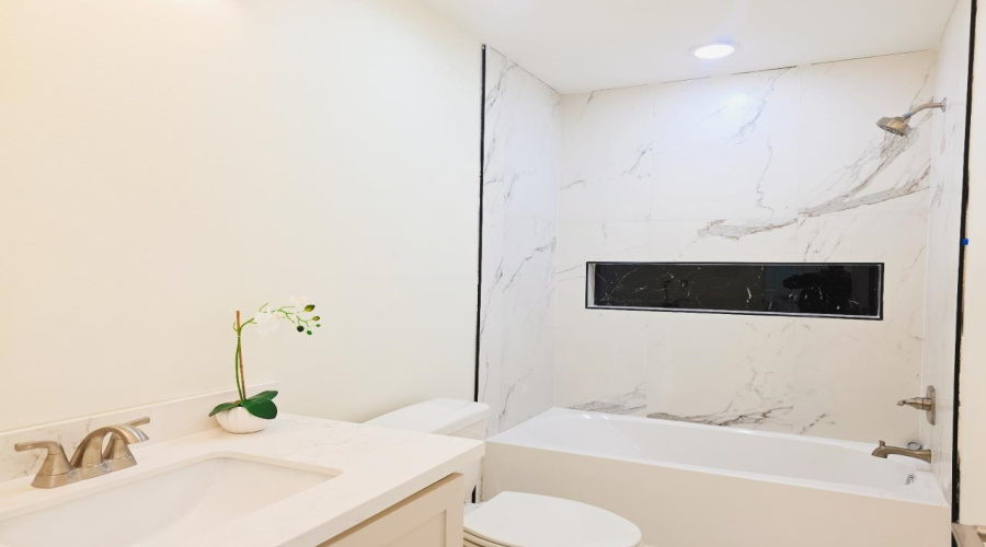 107 Faith Dr., LAREDO, Texas 78043, 4 Bedrooms Bedrooms, 6 Rooms Rooms,2 BathroomsBathrooms,Residential,For Sale,107 Faith Dr.,20261315