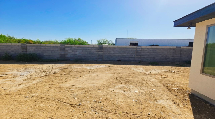 107 Faith Dr., LAREDO, Texas 78043, 4 Bedrooms Bedrooms, 6 Rooms Rooms,2 BathroomsBathrooms,Residential,For Sale,107 Faith Dr.,20261315