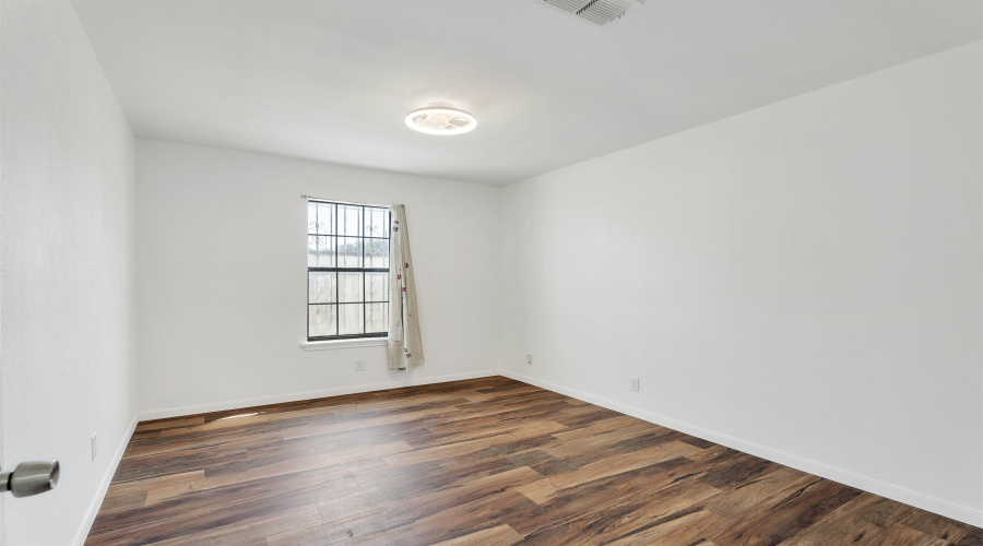 2001 Kennedy St, ZAPATA, Texas 78076, 5 Bedrooms Bedrooms, 7 Rooms Rooms,3 BathroomsBathrooms,Residential,For Sale,2001 Kennedy St,20261316