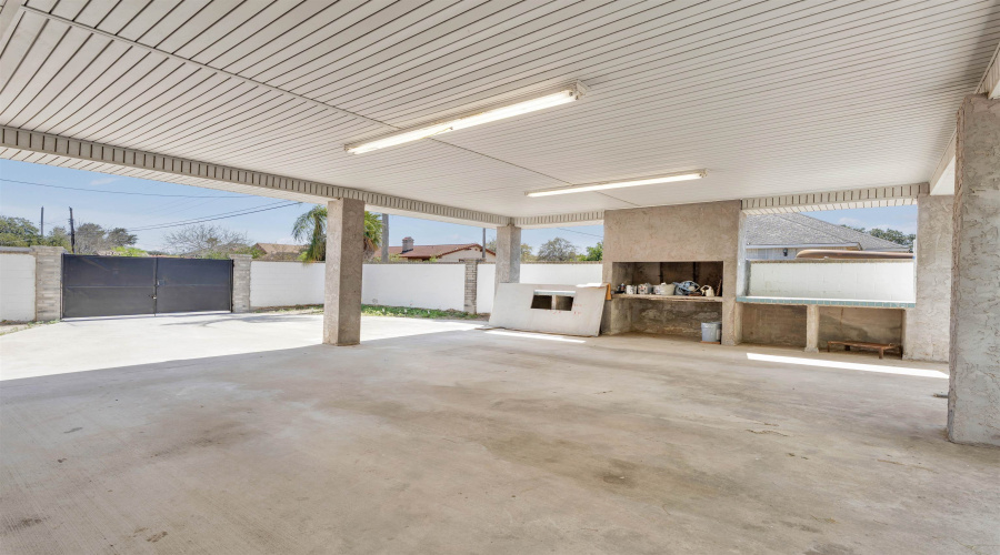 2001 Kennedy St, ZAPATA, Texas 78076, 5 Bedrooms Bedrooms, 7 Rooms Rooms,3 BathroomsBathrooms,Residential,For Sale,2001 Kennedy St,20261316