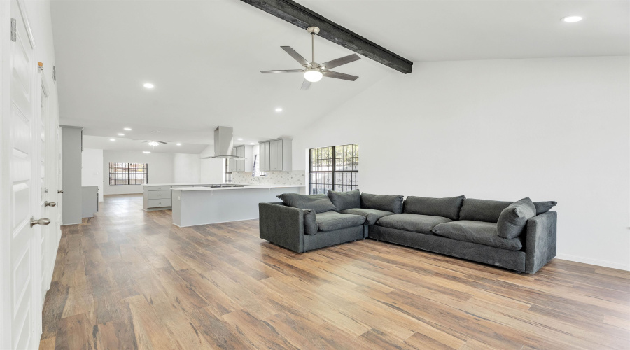 2001 Kennedy St, ZAPATA, Texas 78076, 5 Bedrooms Bedrooms, 7 Rooms Rooms,3 BathroomsBathrooms,Residential,For Sale,2001 Kennedy St,20261316