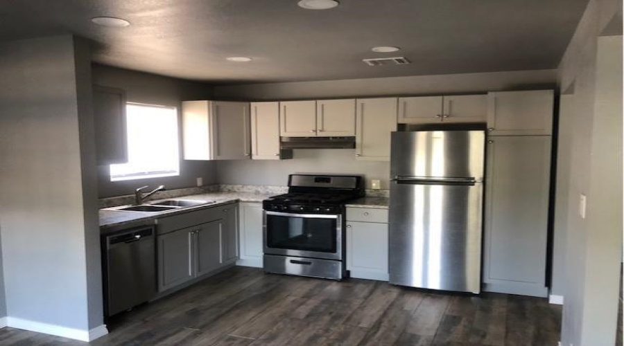 1200 W Houston St, Carrizo Springs, Texas 78834, ,Multi-family,For Sale,1200 W Houston St,20261320