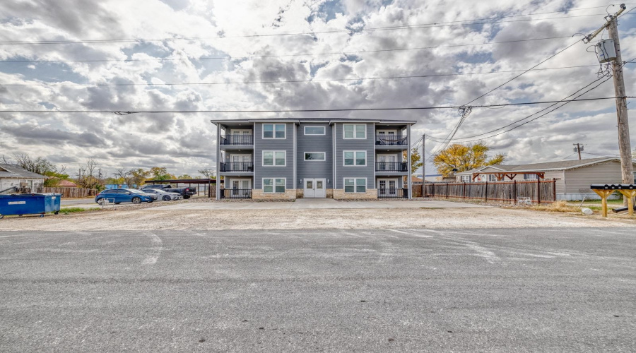 1200 W Houston St, Carrizo Springs, Texas 78834, ,Multi-family,For Sale,1200 W Houston St,20261320