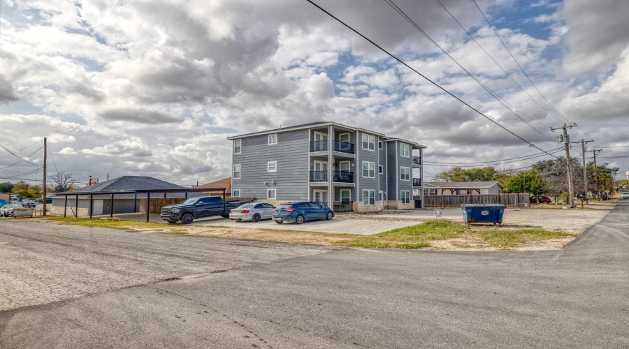 1200 W Houston St, Carrizo Springs, Texas 78834, ,Multi-family,For Sale,1200 W Houston St,20261320