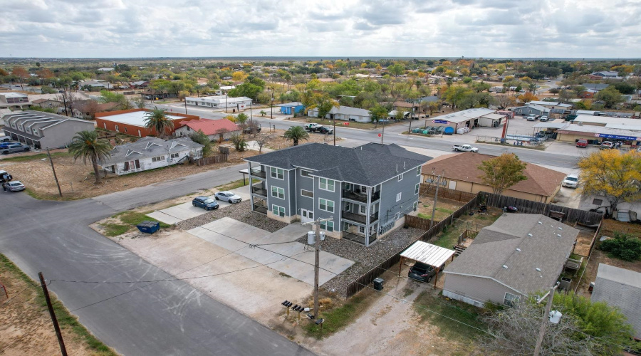 1200 W Houston St, Carrizo Springs, Texas 78834, ,Multi-family,For Sale,1200 W Houston St,20261320