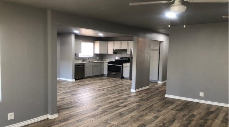 1200 W Houston St, Carrizo Springs, Texas 78834, ,Multi-family,For Sale,1200 W Houston St,20261320