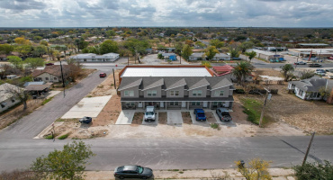 1100 W Houston St, Carrizo Springs, Texas 78834, ,Multi-family,For Sale,1100 W Houston St,20261321