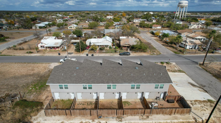 1100 W Houston St, Carrizo Springs, Texas 78834, ,Multi-family,For Sale,1100 W Houston St,20261321