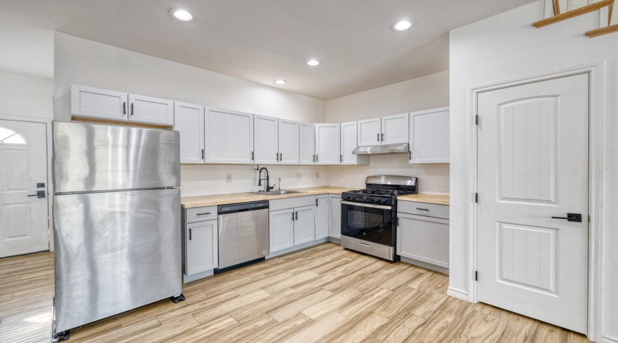 1100 W Houston St, Carrizo Springs, Texas 78834, ,Multi-family,For Sale,1100 W Houston St,20261321