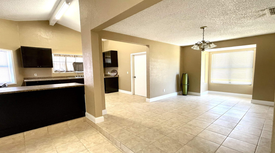 3020 Monterrey St, Laredo, Texas 78046, 4 Bedrooms Bedrooms, 7 Rooms Rooms,2 BathroomsBathrooms,Residential,For Sale,3020 Monterrey St,20261324