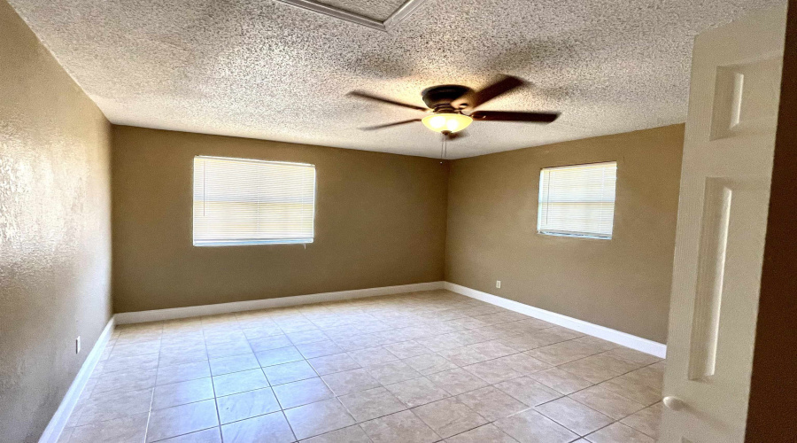 3020 Monterrey St, Laredo, Texas 78046, 4 Bedrooms Bedrooms, 7 Rooms Rooms,2 BathroomsBathrooms,Residential,For Sale,3020 Monterrey St,20261324