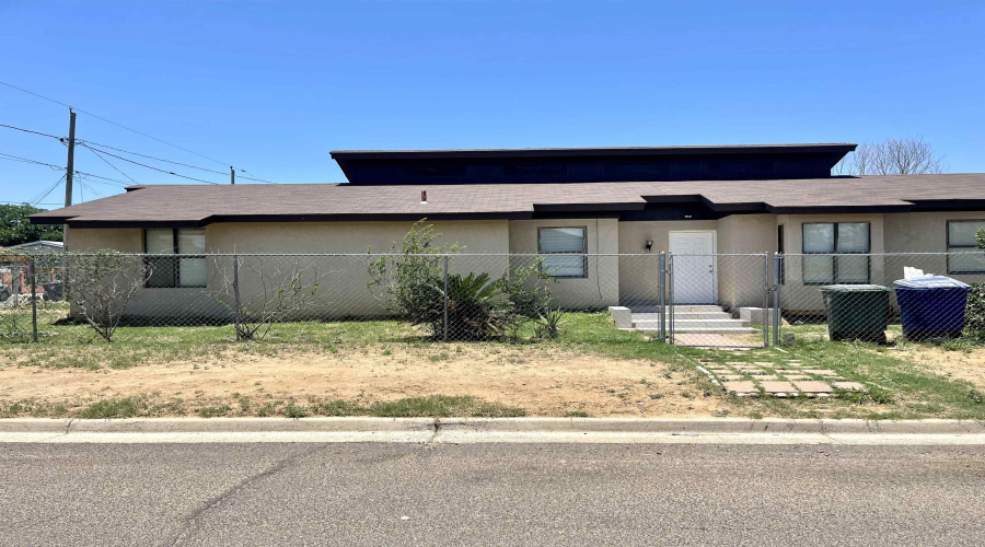 3020 Monterrey St, Laredo, Texas 78046, 4 Bedrooms Bedrooms, 7 Rooms Rooms,2 BathroomsBathrooms,Residential,For Sale,3020 Monterrey St,20261324