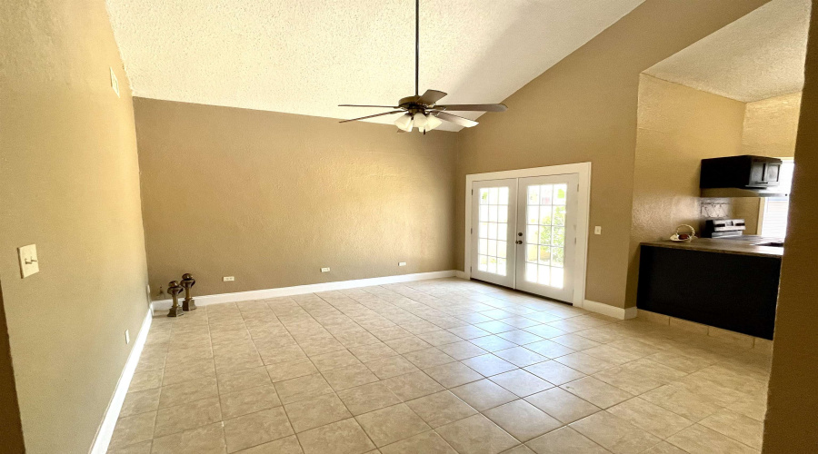 3020 Monterrey St, Laredo, Texas 78046, 4 Bedrooms Bedrooms, 7 Rooms Rooms,2 BathroomsBathrooms,Residential,For Sale,3020 Monterrey St,20261324