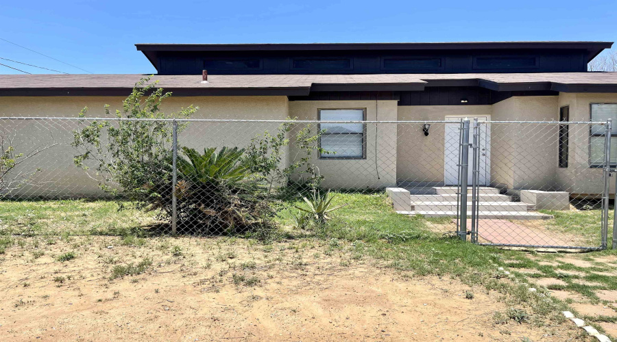 3020 Monterrey St, Laredo, Texas 78046, 4 Bedrooms Bedrooms, 7 Rooms Rooms,2 BathroomsBathrooms,Residential,For Sale,3020 Monterrey St,20261324