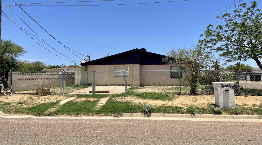 3020 Monterrey St, Laredo, Texas 78046, 4 Bedrooms Bedrooms, 7 Rooms Rooms,2 BathroomsBathrooms,Residential,For Sale,3020 Monterrey St,20261324