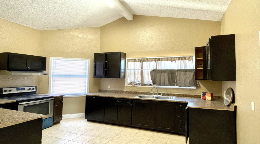 3020 Monterrey St, Laredo, Texas 78046, 4 Bedrooms Bedrooms, 7 Rooms Rooms,2 BathroomsBathrooms,Residential,For Sale,3020 Monterrey St,20261324