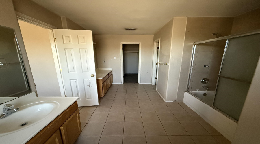 614 Pinos Cr, Laredo, Texas 78043, 3 Bedrooms Bedrooms, 6 Rooms Rooms,2 BathroomsBathrooms,Residential,For Sale,614 Pinos Cr,20261327