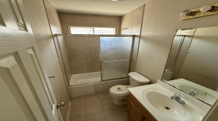 614 Pinos Cr, Laredo, Texas 78043, 3 Bedrooms Bedrooms, 6 Rooms Rooms,2 BathroomsBathrooms,Residential,For Sale,614 Pinos Cr,20261327