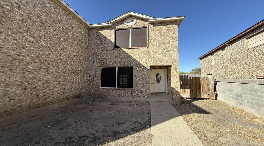 614 Pinos Cr, Laredo, Texas 78043, 3 Bedrooms Bedrooms, 6 Rooms Rooms,2 BathroomsBathrooms,Residential,For Sale,614 Pinos Cr,20261327