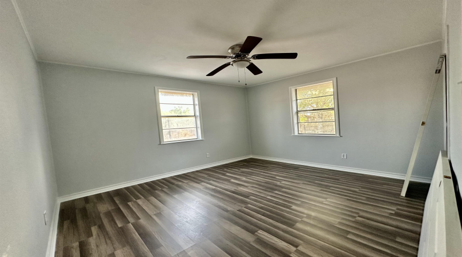 911 N Pine St, Hebbronville, Texas 78361, 4 Bedrooms Bedrooms, 6 Rooms Rooms,2 BathroomsBathrooms,Residential,For Sale,911 N Pine St,20261331