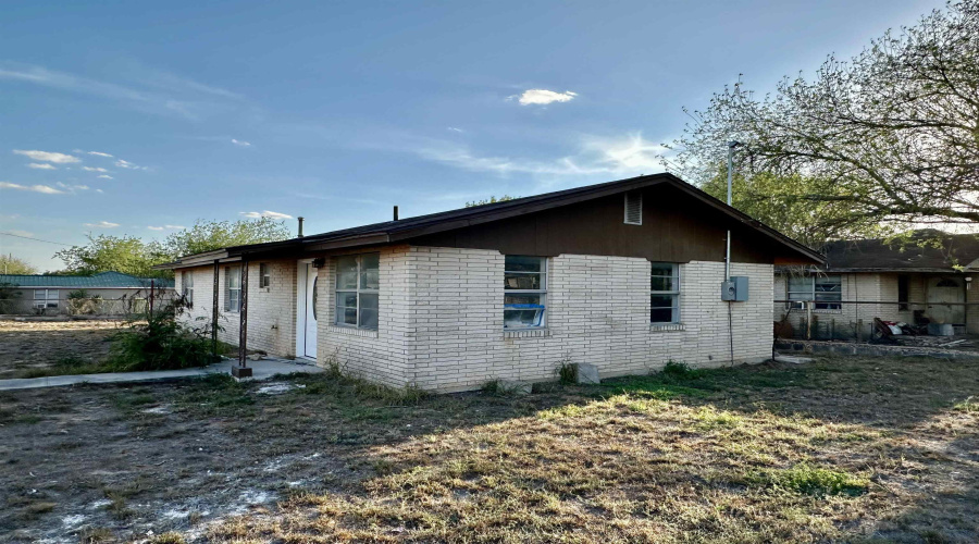 911 N Pine St, Hebbronville, Texas 78361, 4 Bedrooms Bedrooms, 6 Rooms Rooms,2 BathroomsBathrooms,Residential,For Sale,911 N Pine St,20261331