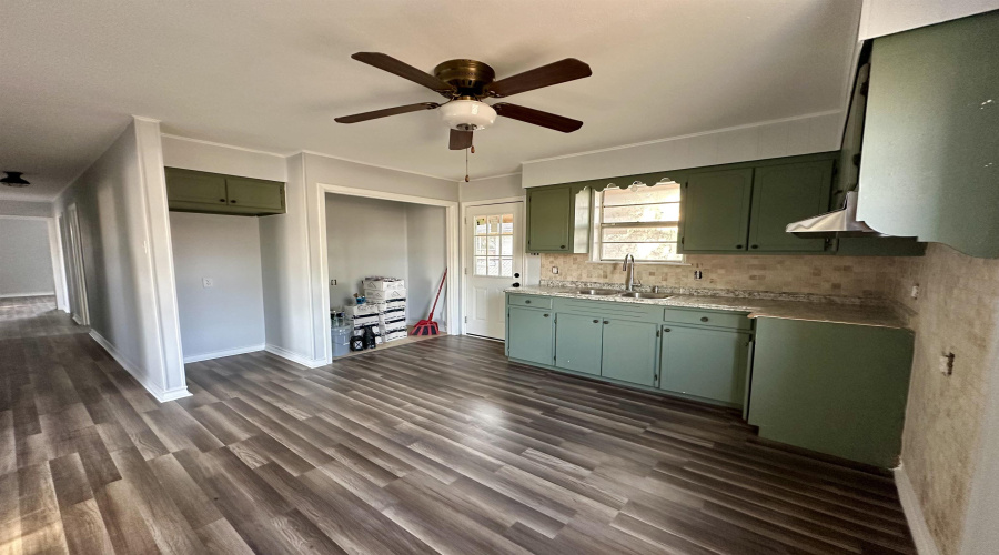 911 N Pine St, Hebbronville, Texas 78361, 4 Bedrooms Bedrooms, 6 Rooms Rooms,2 BathroomsBathrooms,Residential,For Sale,911 N Pine St,20261331