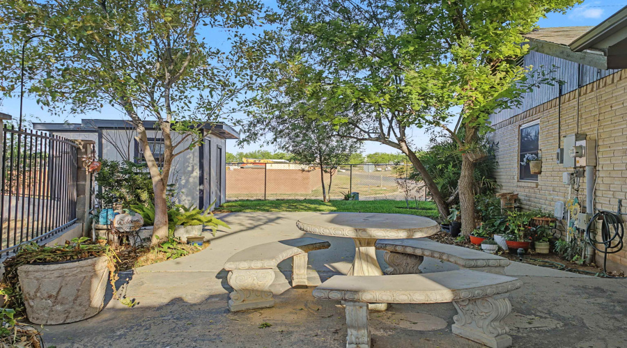 1510 Hemlock Dr, Laredo, Texas 78041, 3 Bedrooms Bedrooms, 6 Rooms Rooms,2 BathroomsBathrooms,Residential,For Sale,1510 Hemlock Dr,20261332