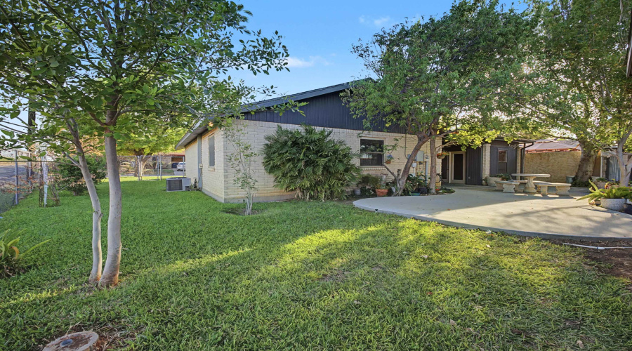 1510 Hemlock Dr, Laredo, Texas 78041, 3 Bedrooms Bedrooms, 6 Rooms Rooms,2 BathroomsBathrooms,Residential,For Sale,1510 Hemlock Dr,20261332