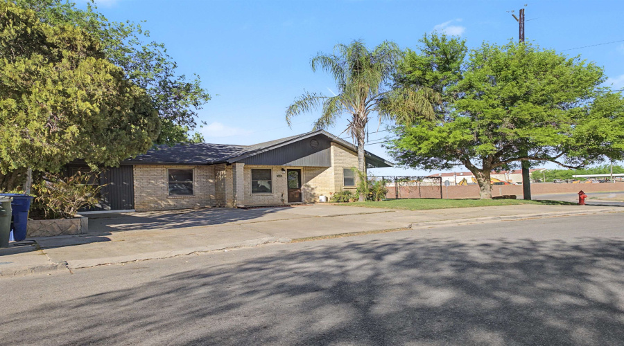 1510 Hemlock Dr, Laredo, Texas 78041, 3 Bedrooms Bedrooms, 6 Rooms Rooms,2 BathroomsBathrooms,Residential,For Sale,1510 Hemlock Dr,20261332