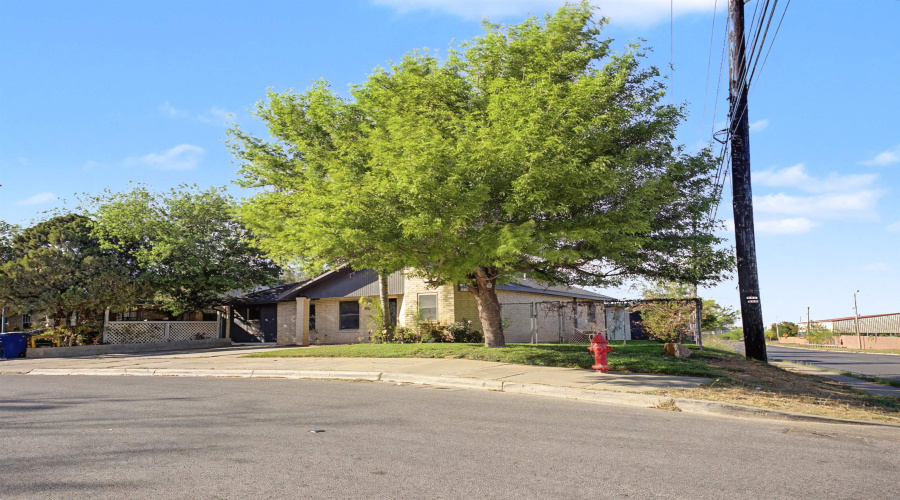 1510 Hemlock Dr, Laredo, Texas 78041, 3 Bedrooms Bedrooms, 6 Rooms Rooms,2 BathroomsBathrooms,Residential,For Sale,1510 Hemlock Dr,20261332