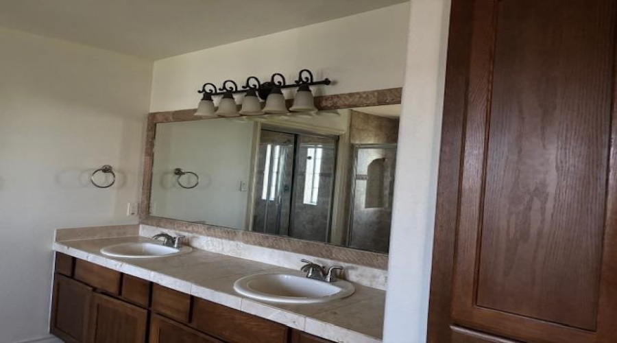 9813 Sandhill Dr, Laredo, Texas 78045-0000, 4 Bedrooms Bedrooms, 6 Rooms Rooms,3 BathroomsBathrooms,Residential,For Rent,9813 Sandhill Dr,20261334