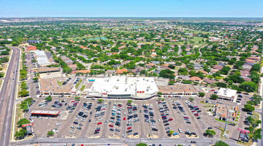 7709 McPherson Rd, Laredo, Texas 78045-9998, 1 Room Rooms,4 BathroomsBathrooms,Commercial retail/office,For Sale,7709 McPherson Rd,20261338