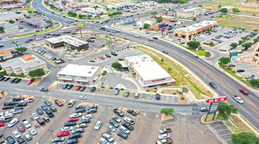 7709 McPherson Rd, Laredo, Texas 78045-9998, 1 Room Rooms,4 BathroomsBathrooms,Commercial retail/office,For Sale,7709 McPherson Rd,20261338