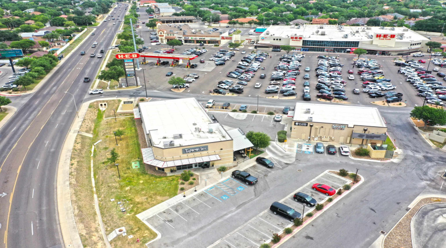 7709 McPherson Rd, Laredo, Texas 78045-9998, 1 Room Rooms,4 BathroomsBathrooms,Commercial retail/office,For Sale,7709 McPherson Rd,20261338