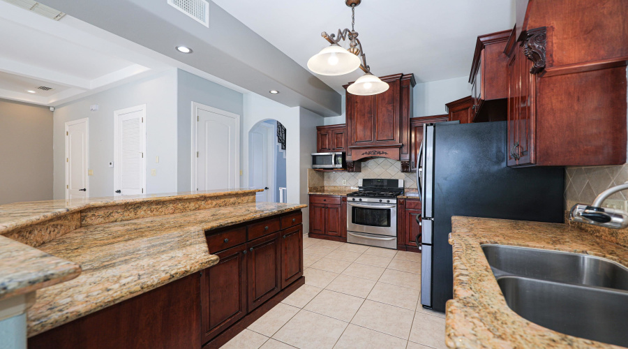 319 Lake Carnegie Ct., LAREDO, Texas 78041, 5 Bedrooms Bedrooms, 10 Rooms Rooms,3 BathroomsBathrooms,Residential,For Sale,319 Lake Carnegie Ct.,20261336