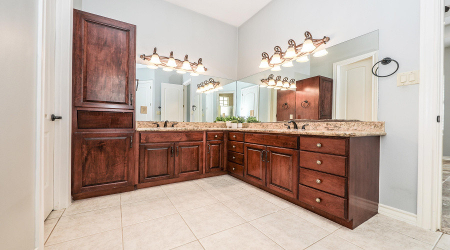 319 Lake Carnegie Ct., LAREDO, Texas 78041, 5 Bedrooms Bedrooms, 10 Rooms Rooms,3 BathroomsBathrooms,Residential,For Sale,319 Lake Carnegie Ct.,20261336