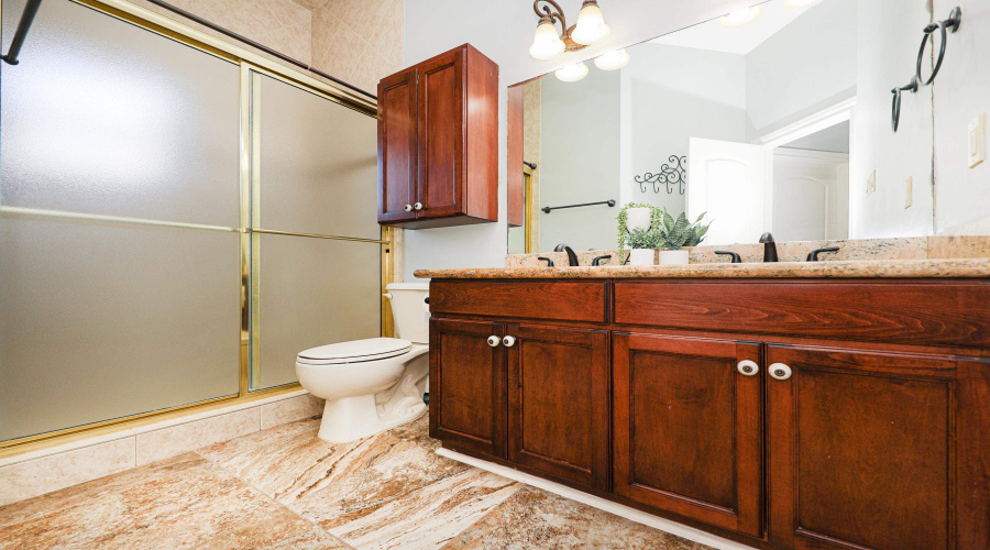 319 Lake Carnegie Ct., LAREDO, Texas 78041, 5 Bedrooms Bedrooms, 10 Rooms Rooms,3 BathroomsBathrooms,Residential,For Sale,319 Lake Carnegie Ct.,20261336