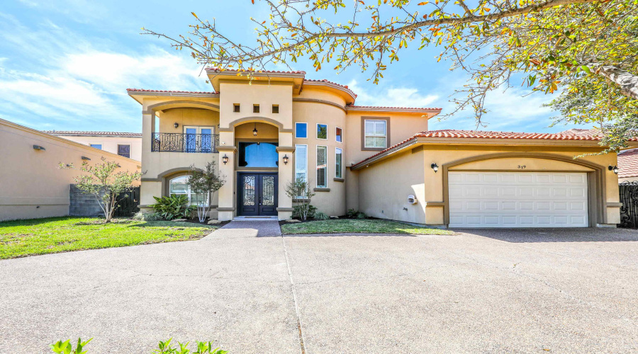 319 Lake Carnegie Ct., LAREDO, Texas 78041, 5 Bedrooms Bedrooms, 10 Rooms Rooms,3 BathroomsBathrooms,Residential,For Sale,319 Lake Carnegie Ct.,20261336