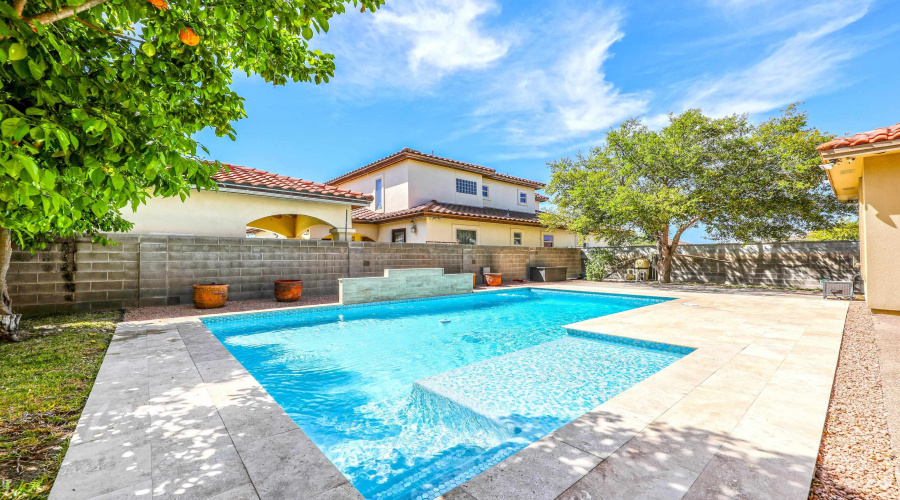 319 Lake Carnegie Ct., LAREDO, Texas 78041, 5 Bedrooms Bedrooms, 10 Rooms Rooms,3 BathroomsBathrooms,Residential,For Sale,319 Lake Carnegie Ct.,20261336