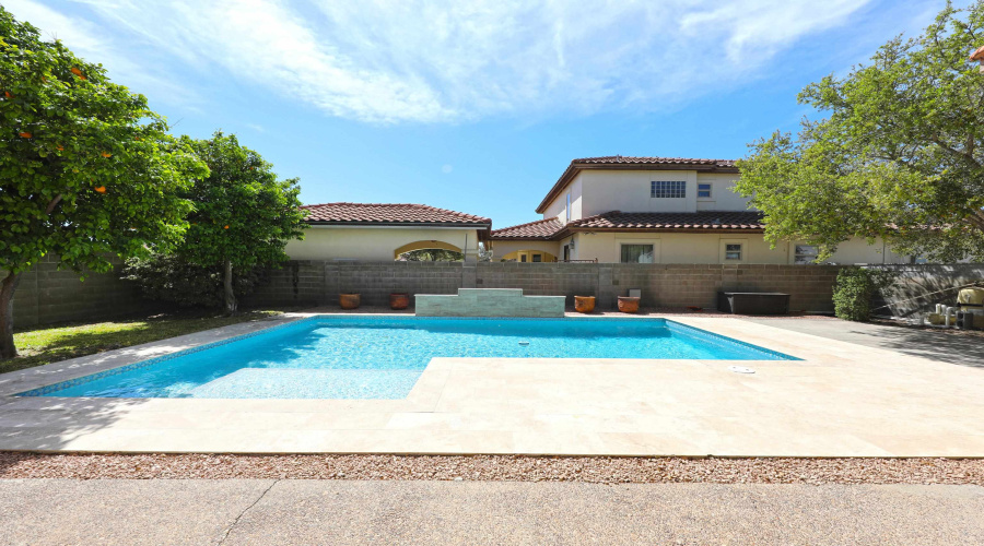 319 Lake Carnegie Ct., LAREDO, Texas 78041, 5 Bedrooms Bedrooms, 10 Rooms Rooms,3 BathroomsBathrooms,Residential,For Sale,319 Lake Carnegie Ct.,20261336