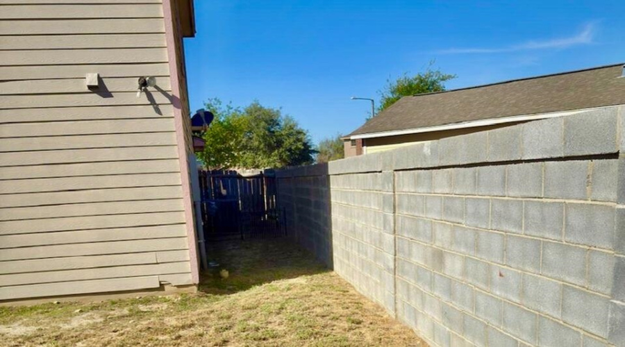 11215 Quintana Dr, Laredo, Texas 78045, 3 Bedrooms Bedrooms, 7 Rooms Rooms,2 BathroomsBathrooms,Residential,For Sale,11215 Quintana Dr,20261346