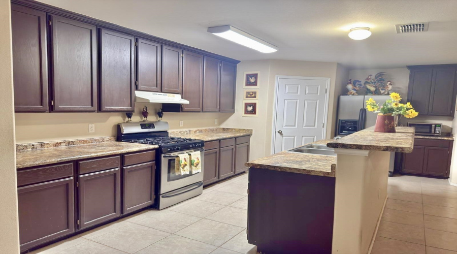 11215 Quintana Dr, Laredo, Texas 78045, 3 Bedrooms Bedrooms, 7 Rooms Rooms,2 BathroomsBathrooms,Residential,For Sale,11215 Quintana Dr,20261346