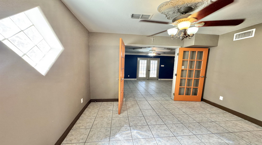210 Leon Ave, LAREDO, Texas 78046, 3 Bedrooms Bedrooms, 5 Rooms Rooms,2 BathroomsBathrooms,Residential,For Rent,210 Leon Ave,20261340