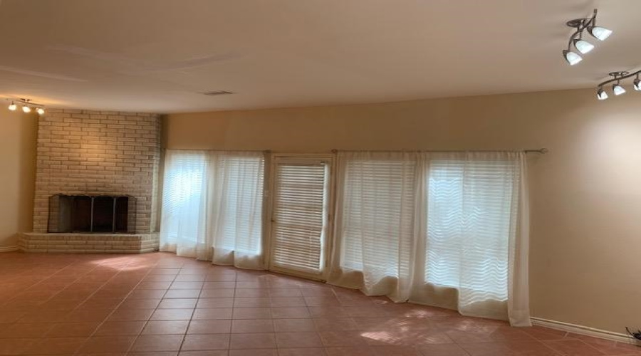 110 Martingale Ln, LAREDO, Texas 78041, 3 Bedrooms Bedrooms, 7 Rooms Rooms,3 BathroomsBathrooms,Residential,For Rent,110 Martingale Ln,20261342