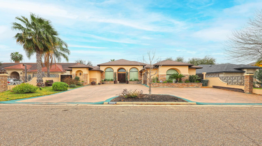 8502 Mahogany Ct, Laredo, Texas 78045-2091, 5 Bedrooms Bedrooms, 11 Rooms Rooms,5 BathroomsBathrooms,Residential,For Sale,8502 Mahogany Ct,20261343